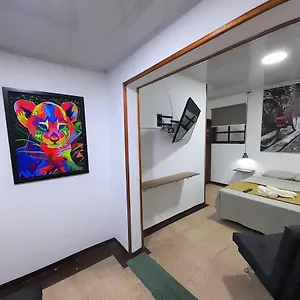 Pensión Gran Apartaestudio En Boston -, Medellín