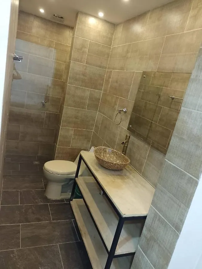Hotel Marat Μεντεγίν